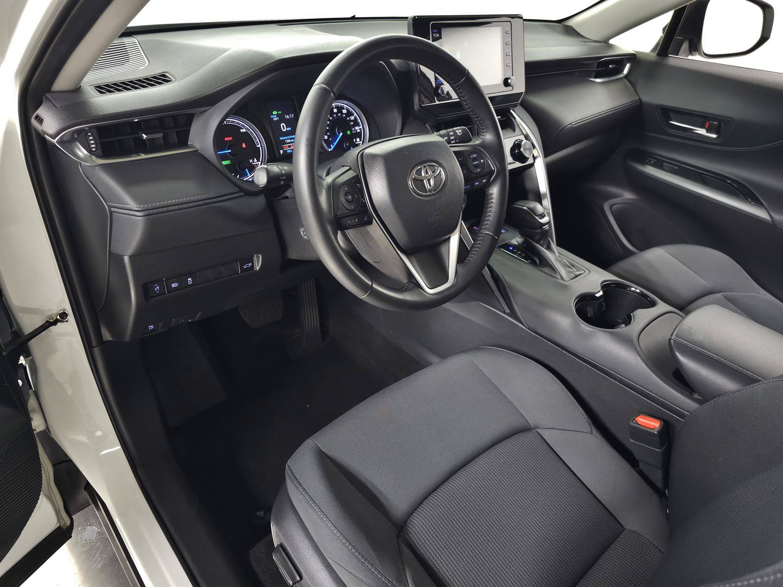 Used 2022 Toyota Venza LE AWD/4WD image 16