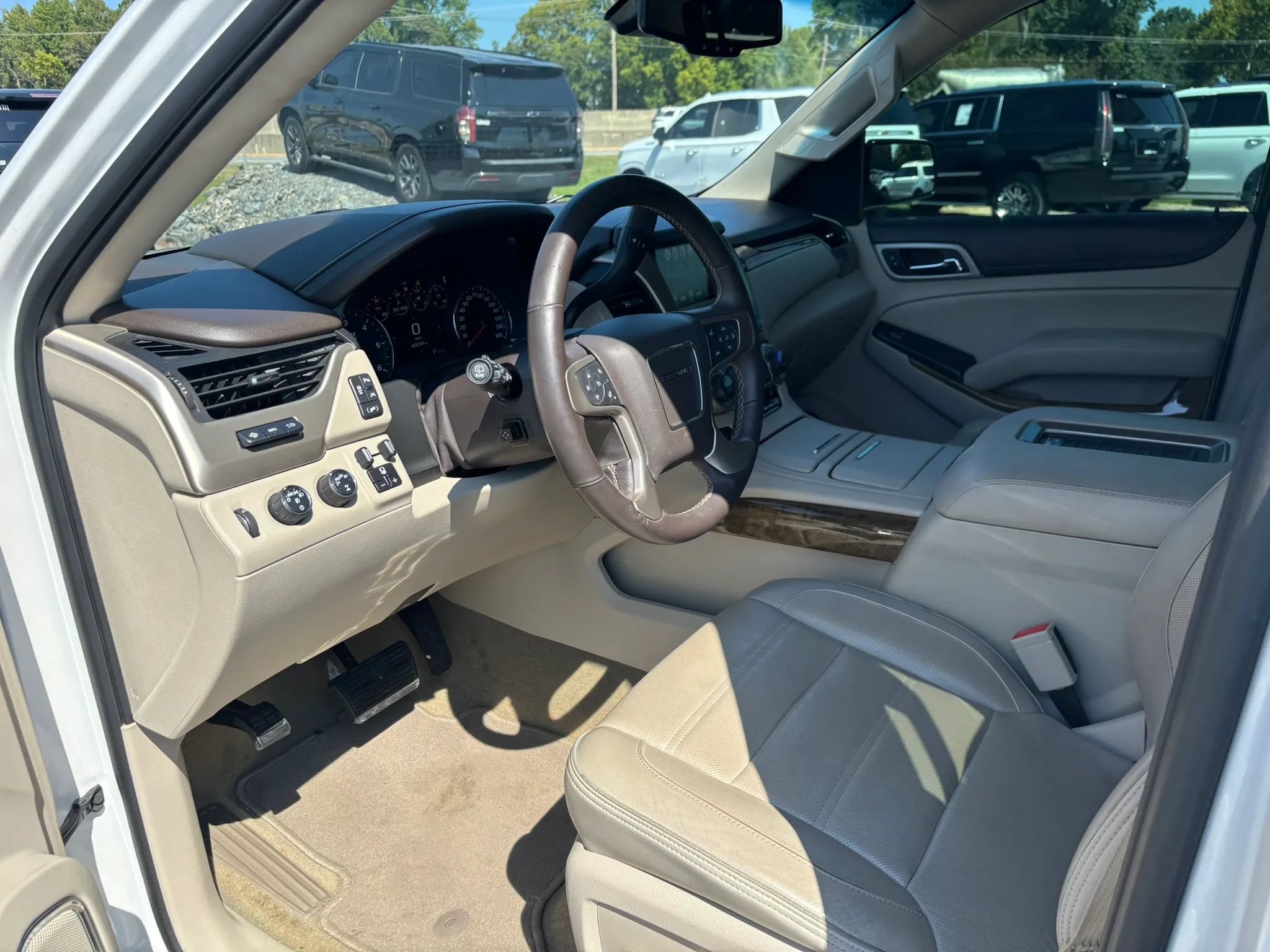 Used 2017 GMC Yukon Denali w/ Open Road Package AWD/4WD image 11