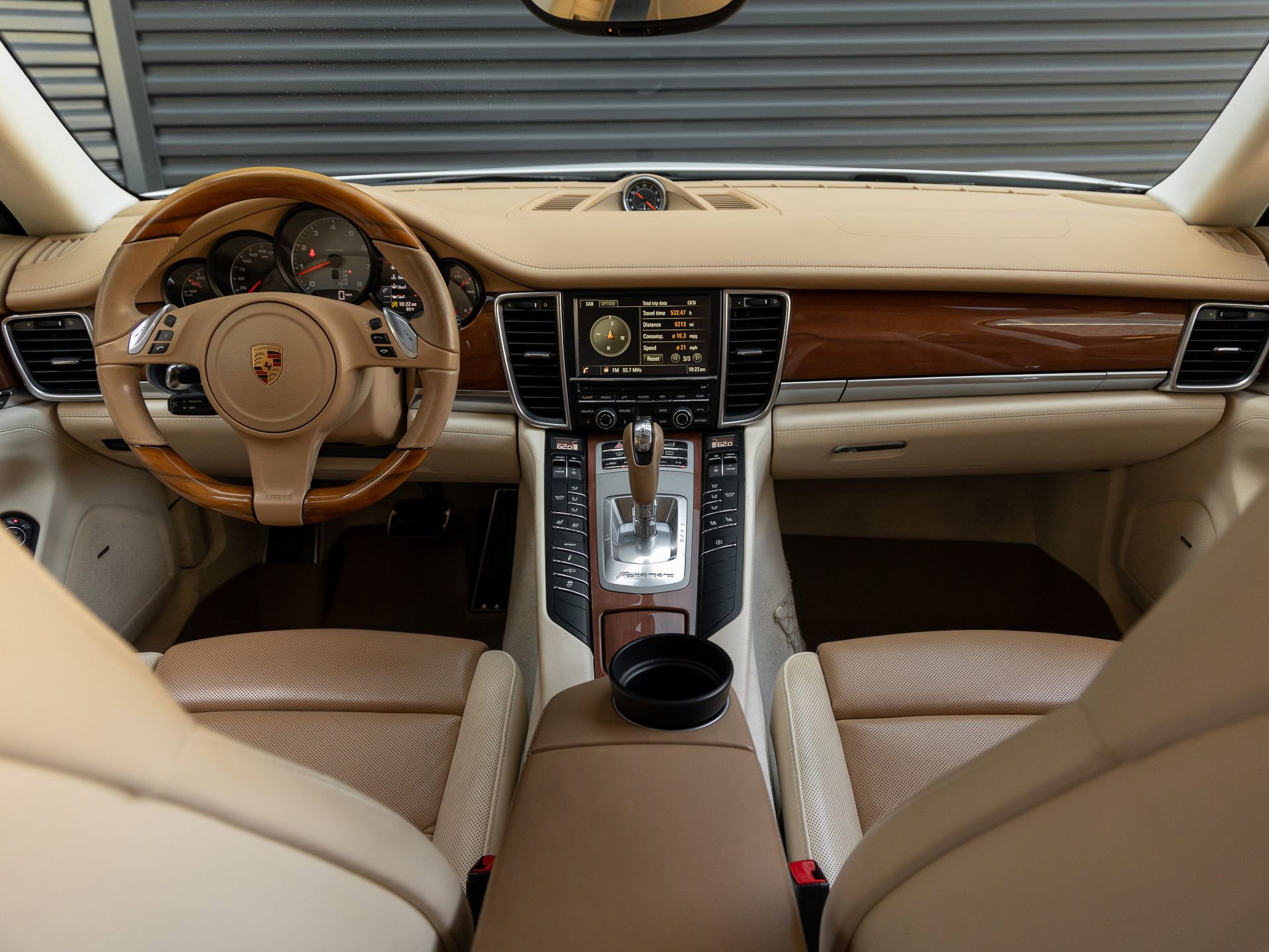 Used 2016 Porsche Panamera S RWD image 18