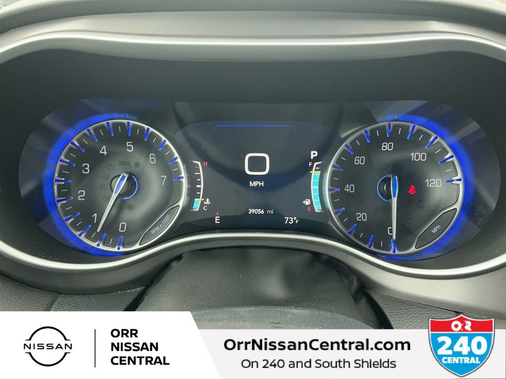 Used 2025 Chrysler Pacifica Select image 12