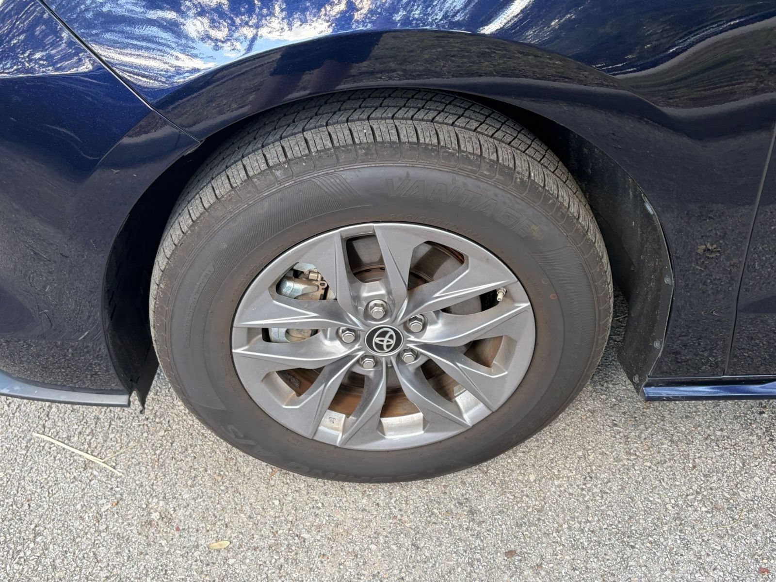 Used 2025 Toyota Sienna XLE FWD image 33