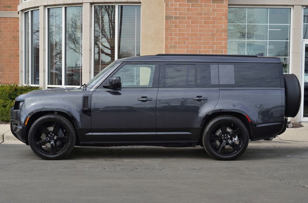 New 2026 Land Rover Defender 130 X-Dynamic SE image 2