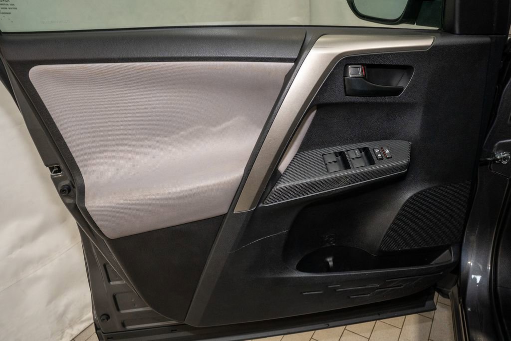 Used 2015 Toyota RAV4 LE image 10