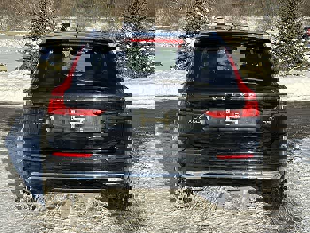 Used 2023 Volvo XC60 B5 Plus w/ Climate Package image 4