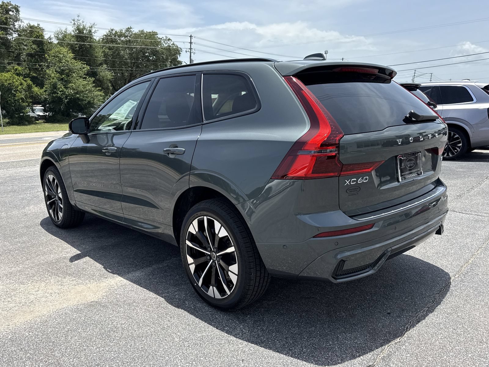 New 2026 Volvo XC60 T8 Plus w/ Protection Package Premier AWD/4WD image 3