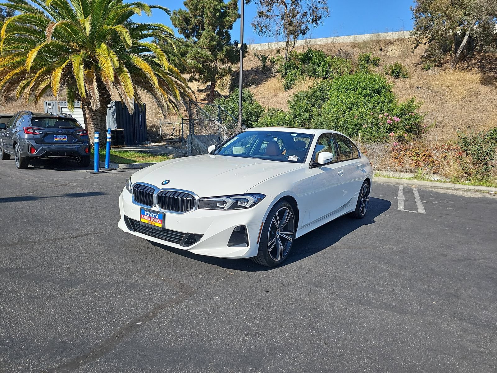 Used 2023 BMW 330i Sedan w/ Driving Assistance Package RWD image 3