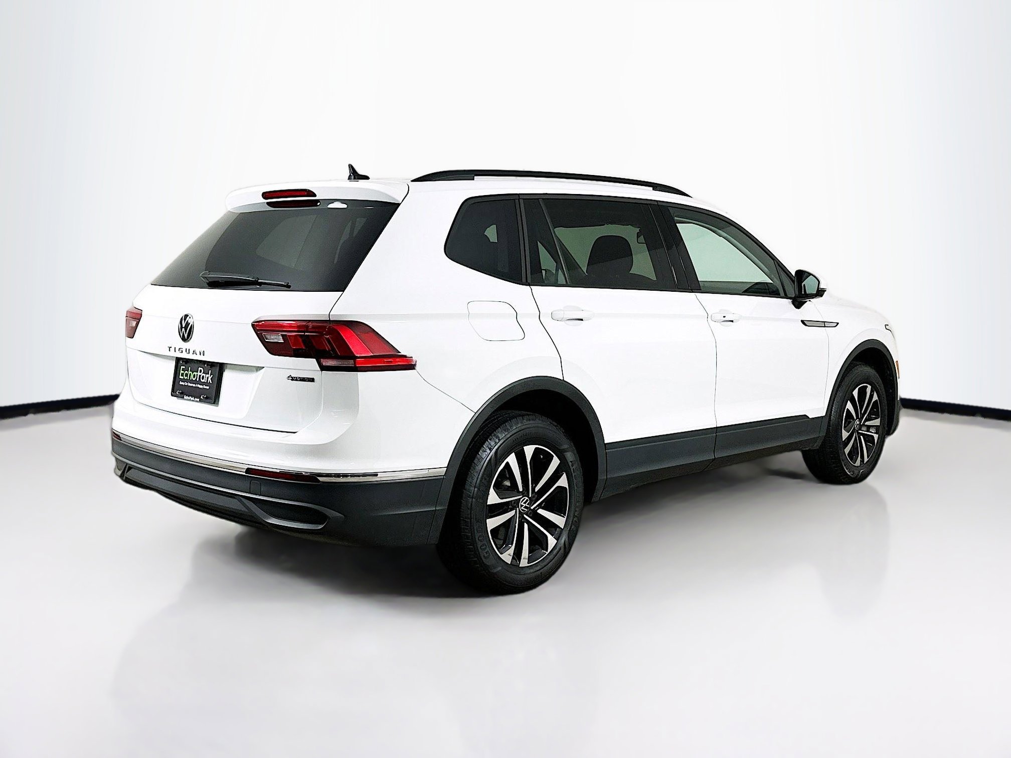 Used 2022 Volkswagen Tiguan S image 9
