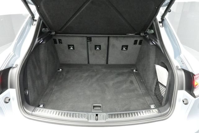 Certified 2025 Porsche Macan AWD/4WD image 16