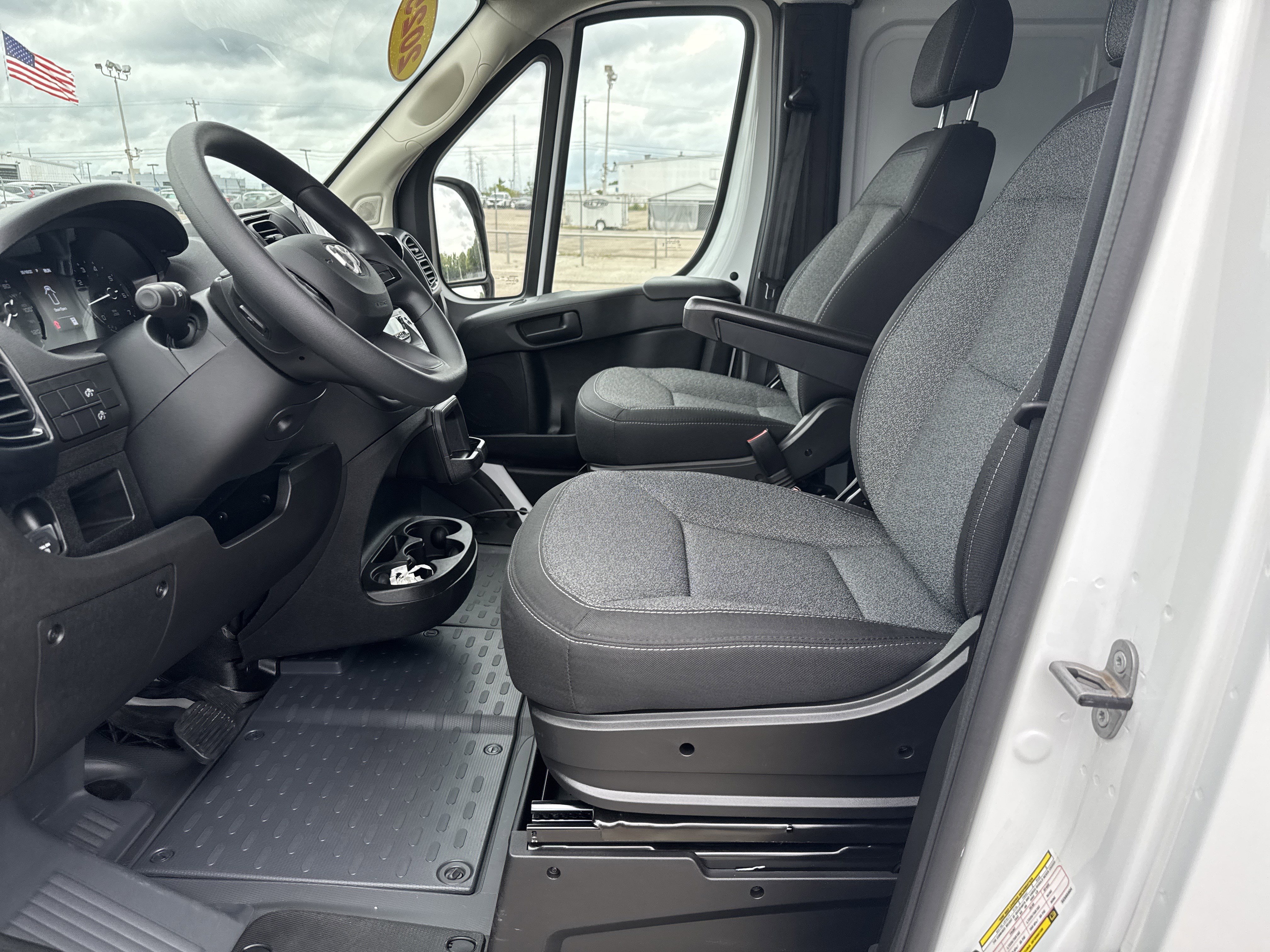 Used 2025 RAM ProMaster 2500 w/ Storage Group image 5