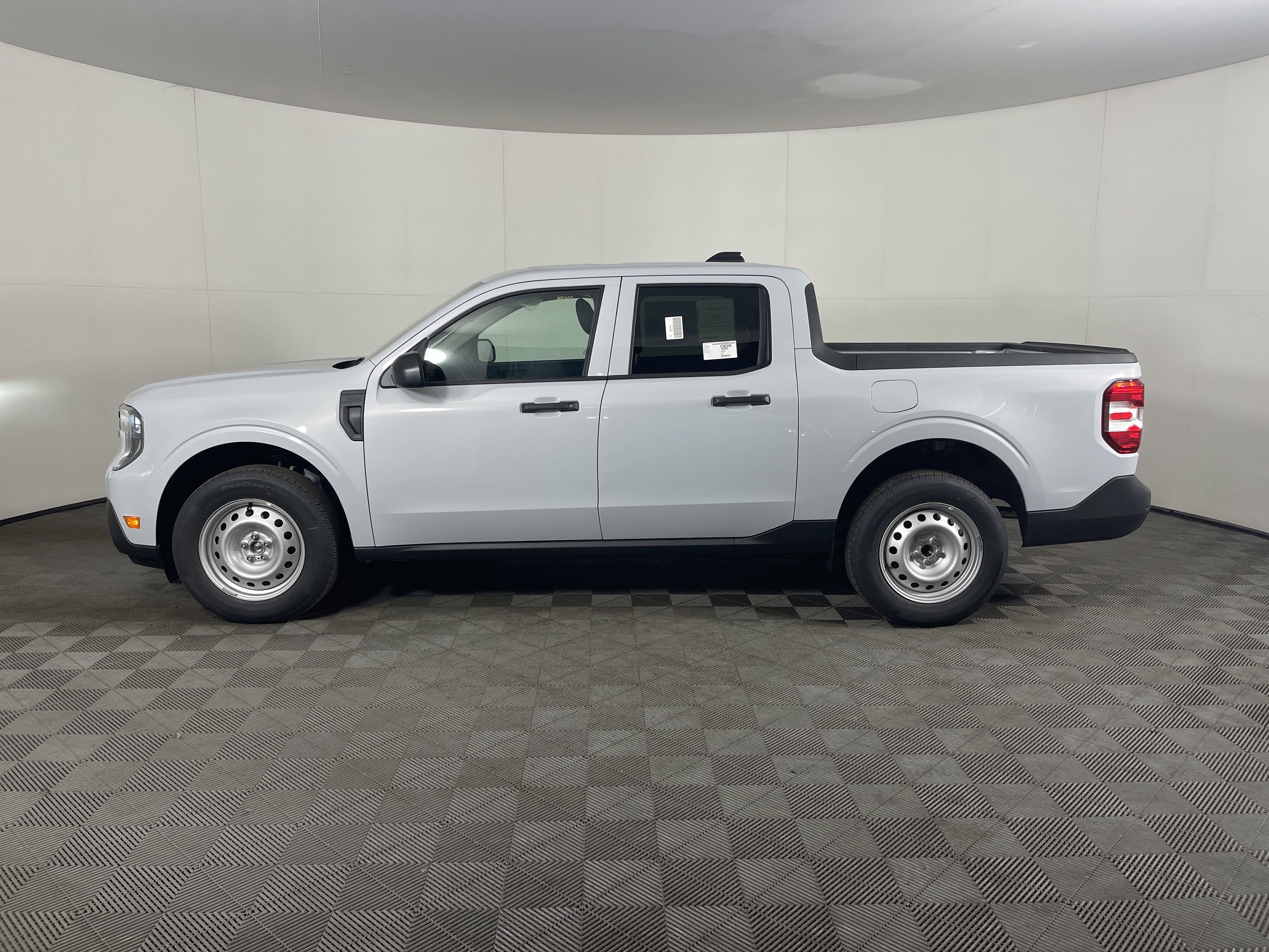 New 2025 Ford Maverick XL image 3