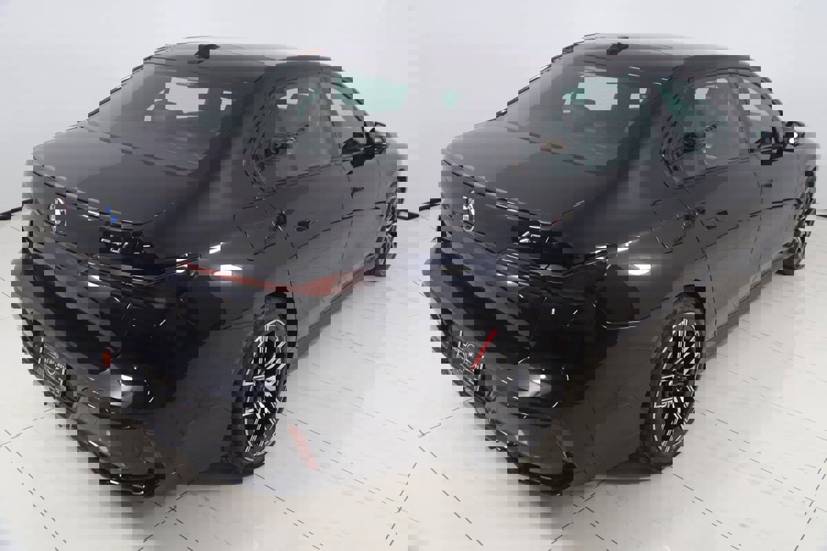 Used 2023 BMW 740i w/ Parking Assistance Package image 61