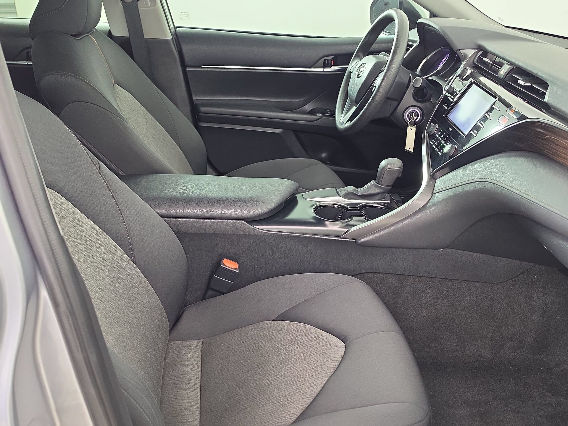 Used 2020 Toyota Camry LE FWD image 40