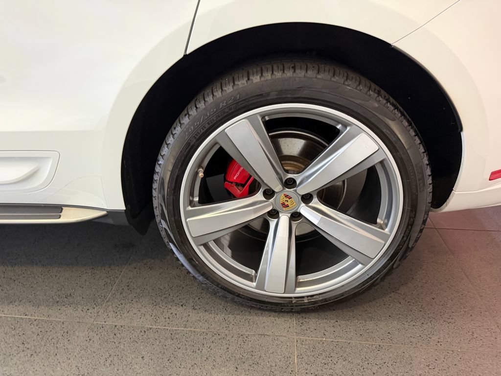 Certified 2023 Porsche Macan S AWD/4WD image 11