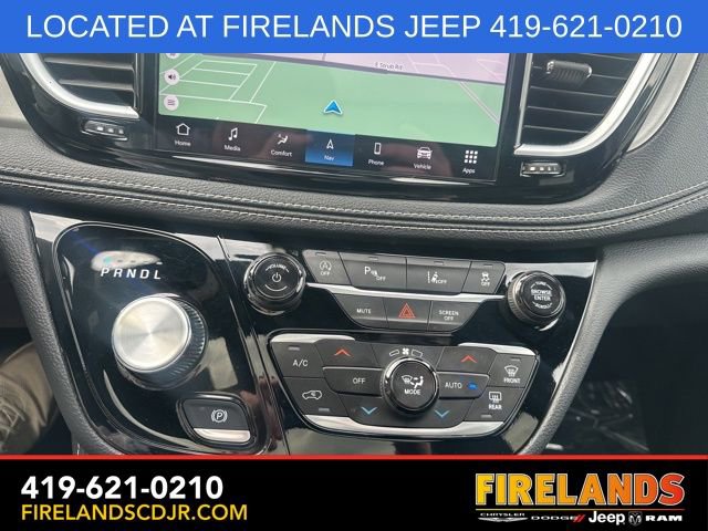 Used 2024 Chrysler Pacifica Limited w/ S Appearance Package FWD image 30