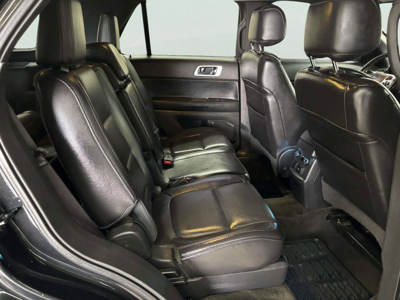 Used 2014 Ford Explorer Limited w/ Equipment Group 301A AWD/4WD image 19