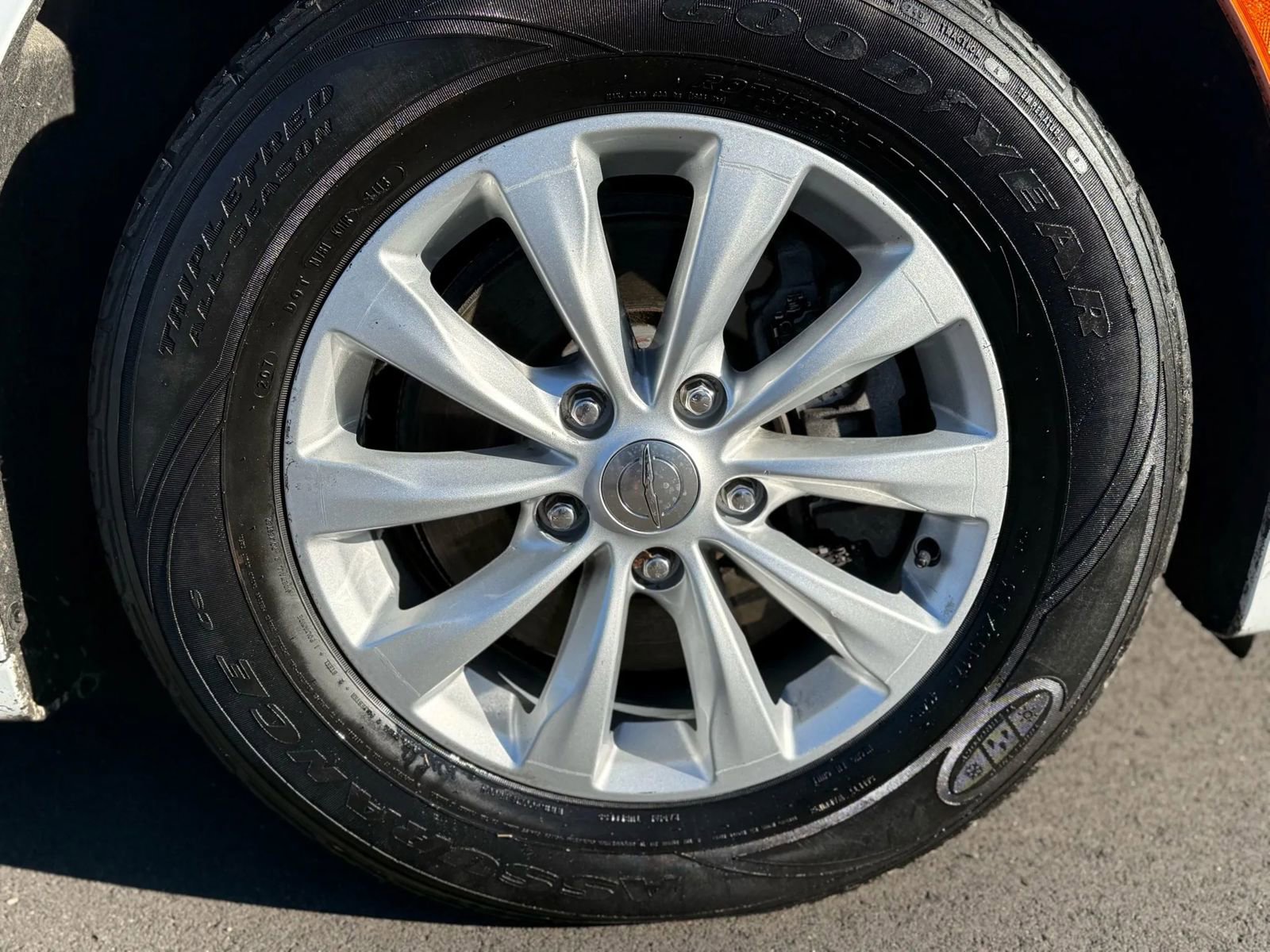 Used 2019 Chrysler Pacifica Touring Plus w/ Advanced Safetytec Group image 9