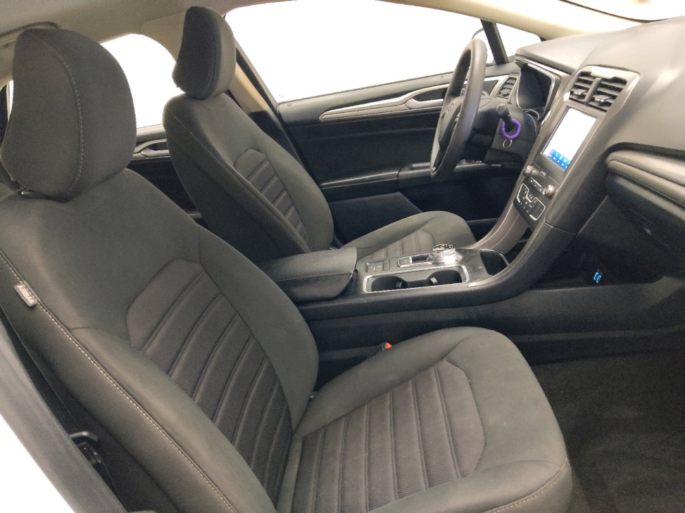 Used 2020 Ford Fusion SE image 21