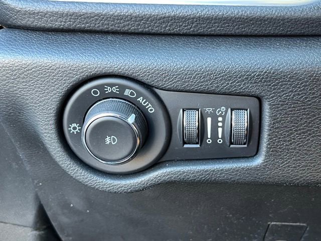 Used 2023 Chrysler Pacifica Pinnacle image 24