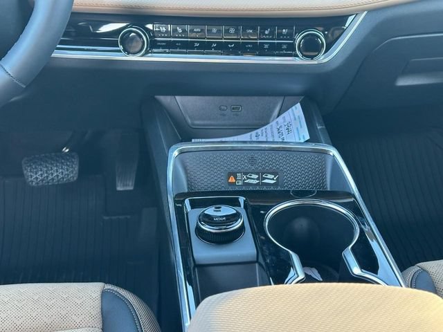 New 2026 Chevrolet Equinox ACTIV w/ Convenience Package III FWD image 8