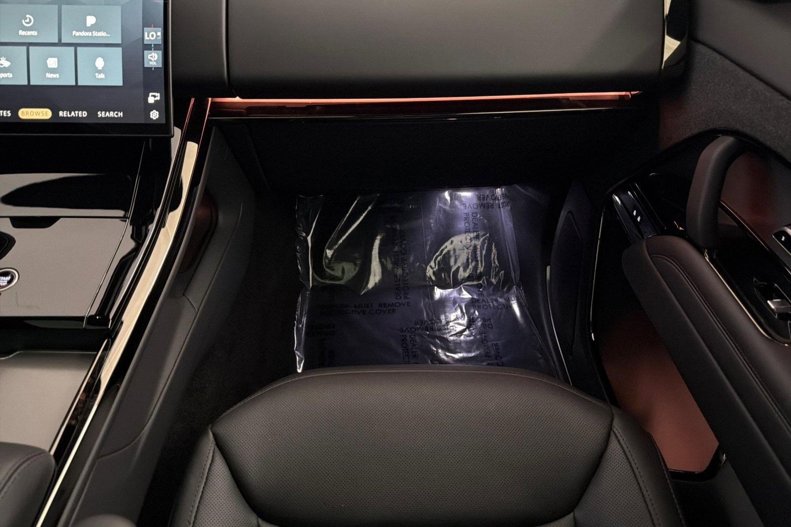 Used 2025 Land Rover Range Rover Sport SE image 30