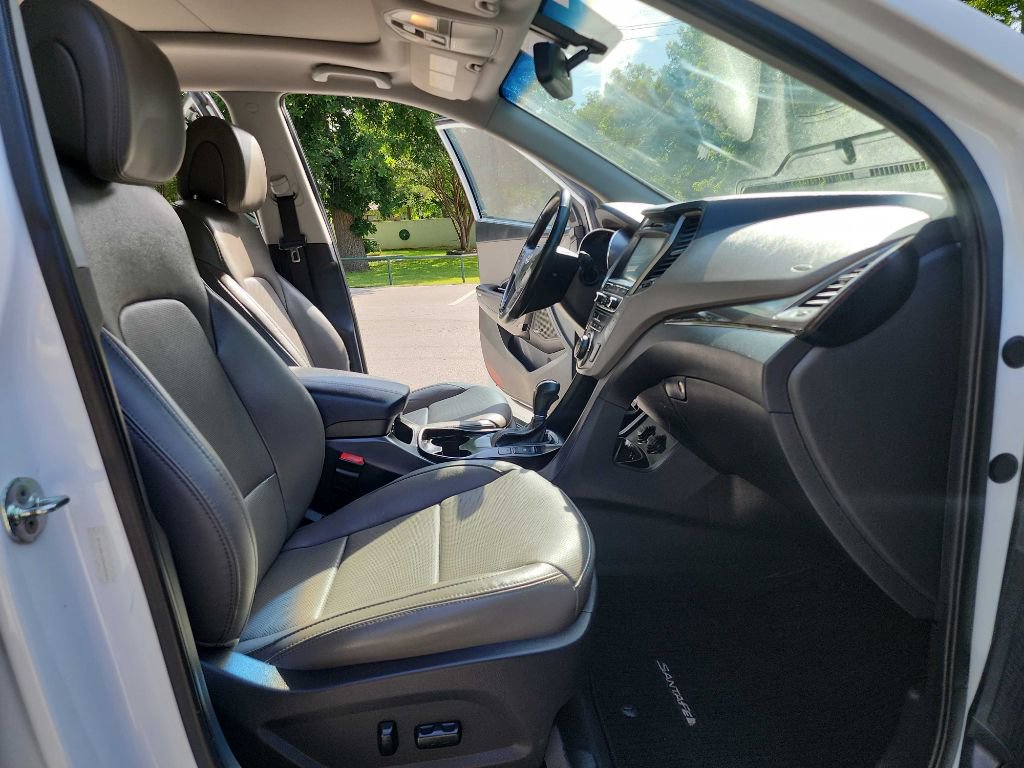 Used 2017 Hyundai Santa Fe Sport w/ Cargo Package FWD image 39