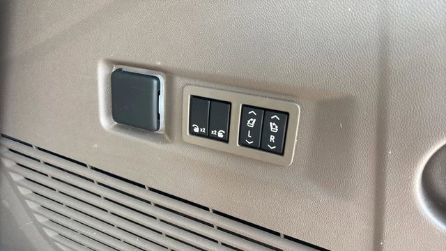 Used 2021 GMC Yukon Denali w/ Denali Ultimate Package image 35