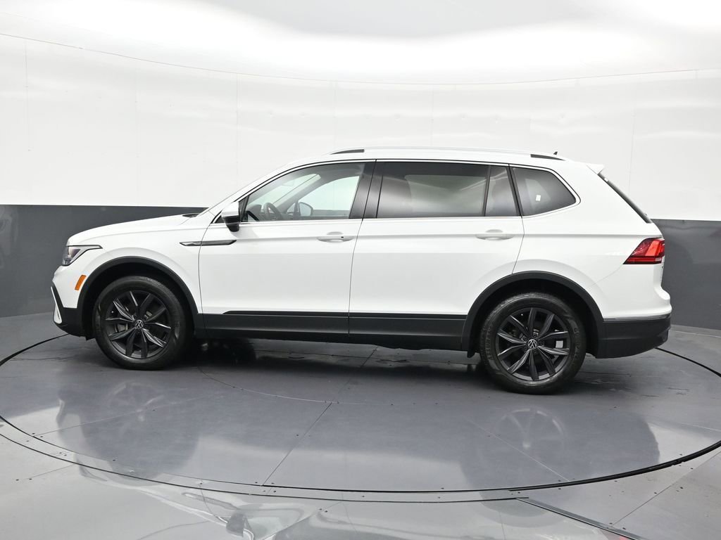 Used 2024 Volkswagen Tiguan SE FWD image 2