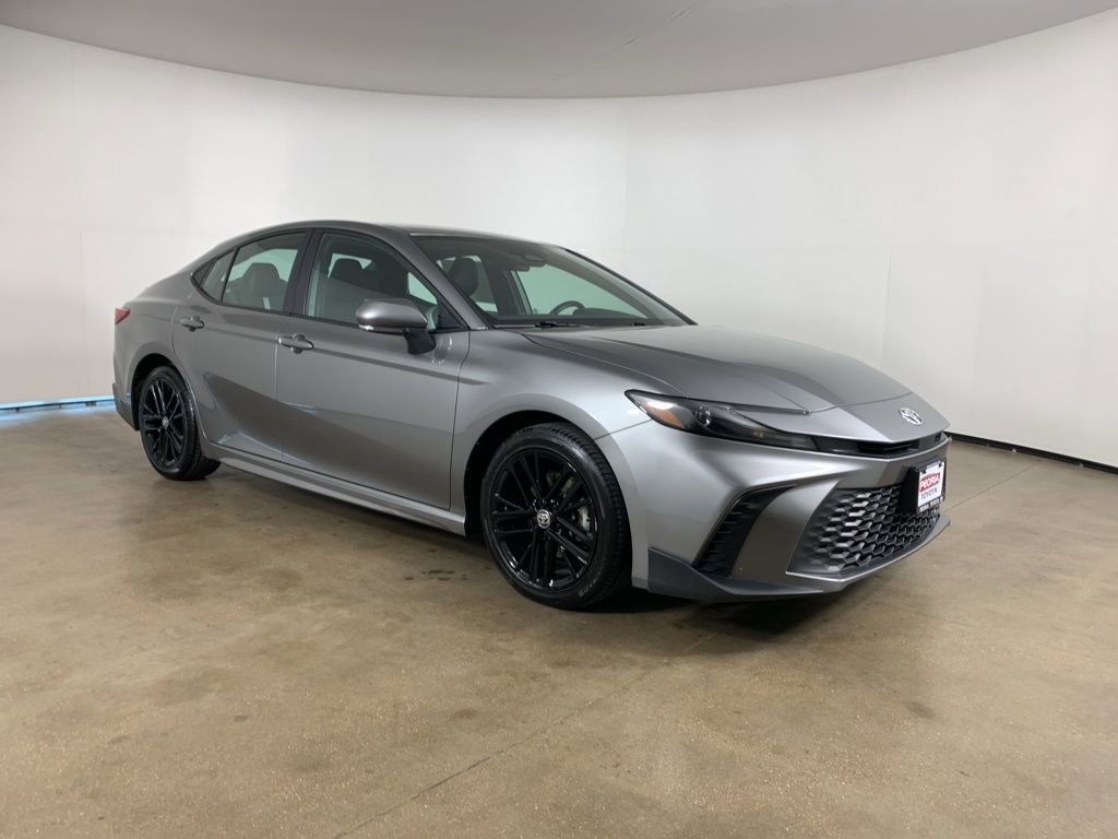 Used 2025 Toyota Camry SE image 5