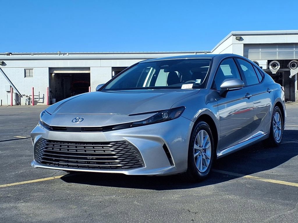 Used 2025 Toyota Camry LE image 2