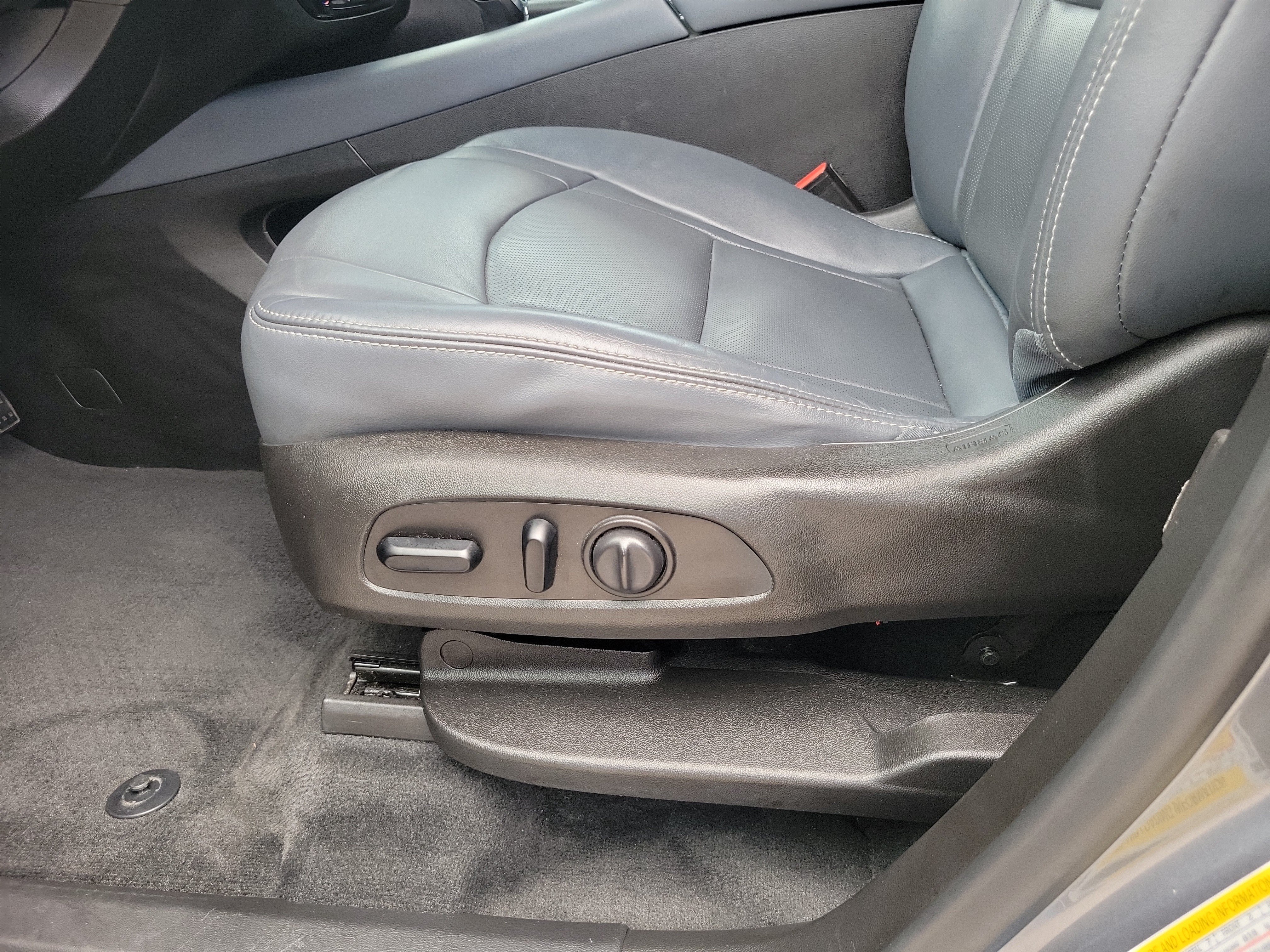 Used 2021 Buick Enclave Essence FWD image 12
