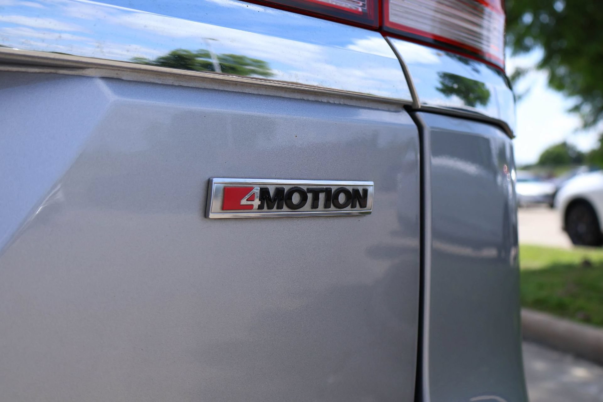 Used 2022 Volkswagen Atlas SEL R-Line AWD/4WD image 7