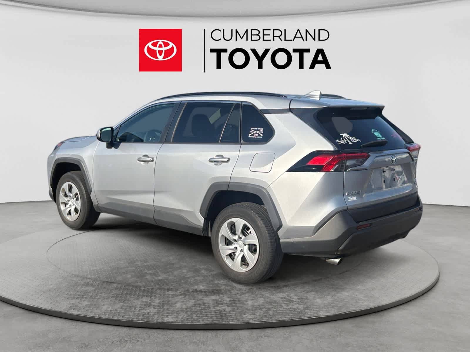 Used 2020 Toyota RAV4 LE AWD/4WD image 3