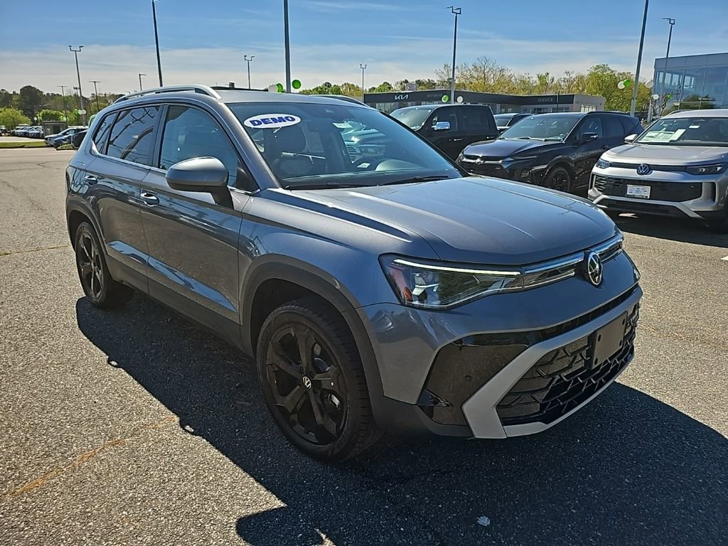 Certified 2025 Volkswagen Taos SEL image 4