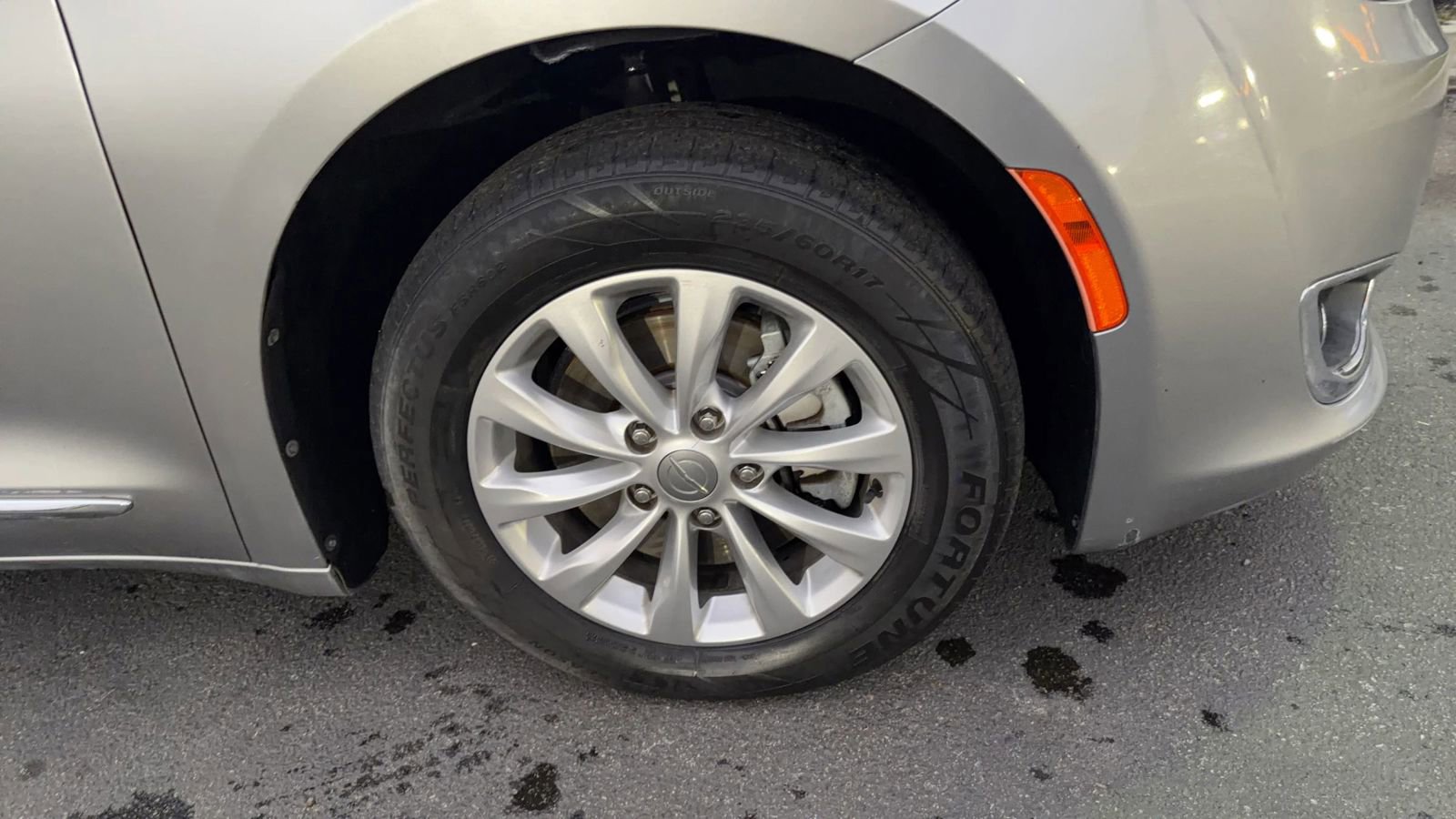 Used 2018 Chrysler Pacifica Touring-L image 13