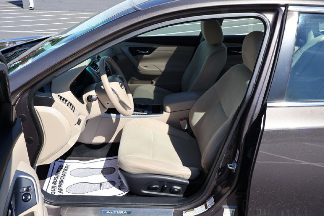Used 2015 Nissan Altima 2.5 SV w/ Convenience Package FWD image 16