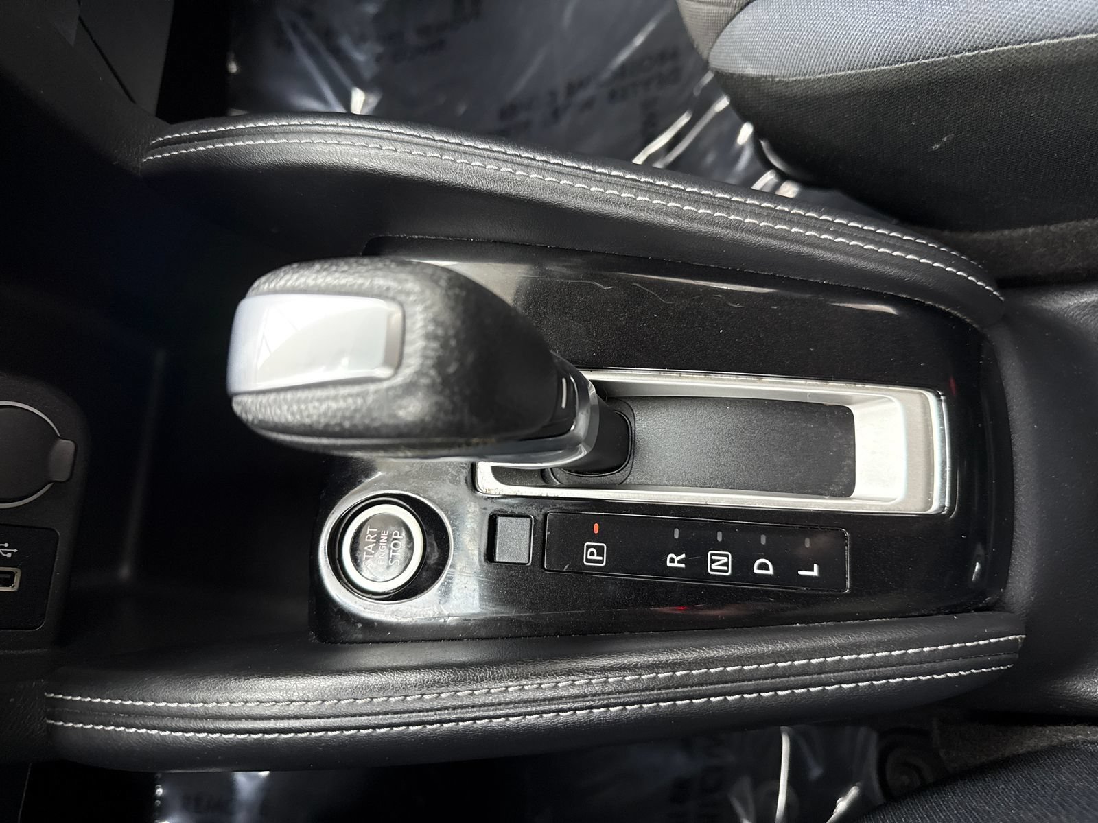 Used 2018 Nissan Kicks SR FWD image 29