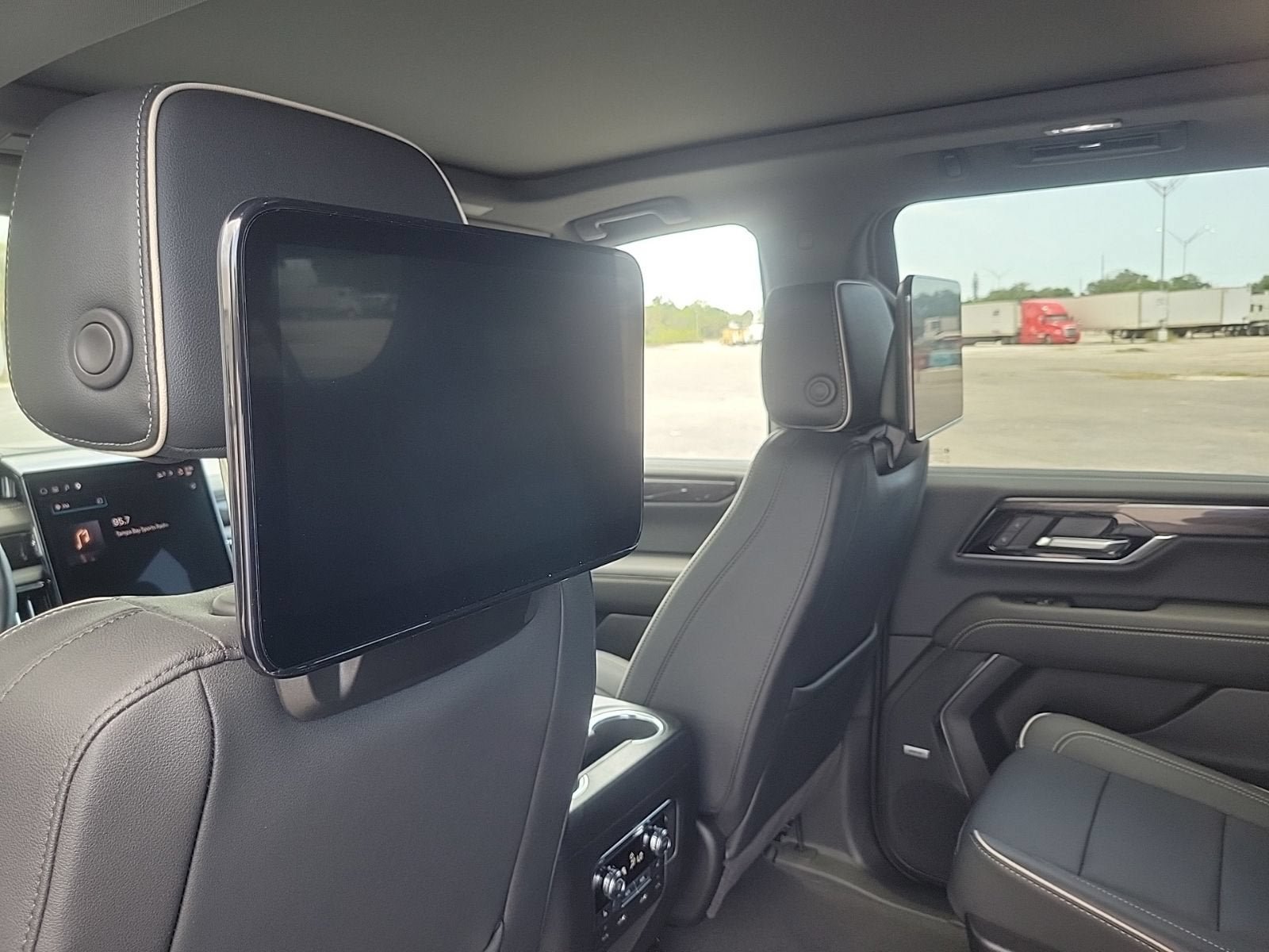 New 2026 GMC Yukon XL Elevation w/ Elevation Premium Package RWD image 12