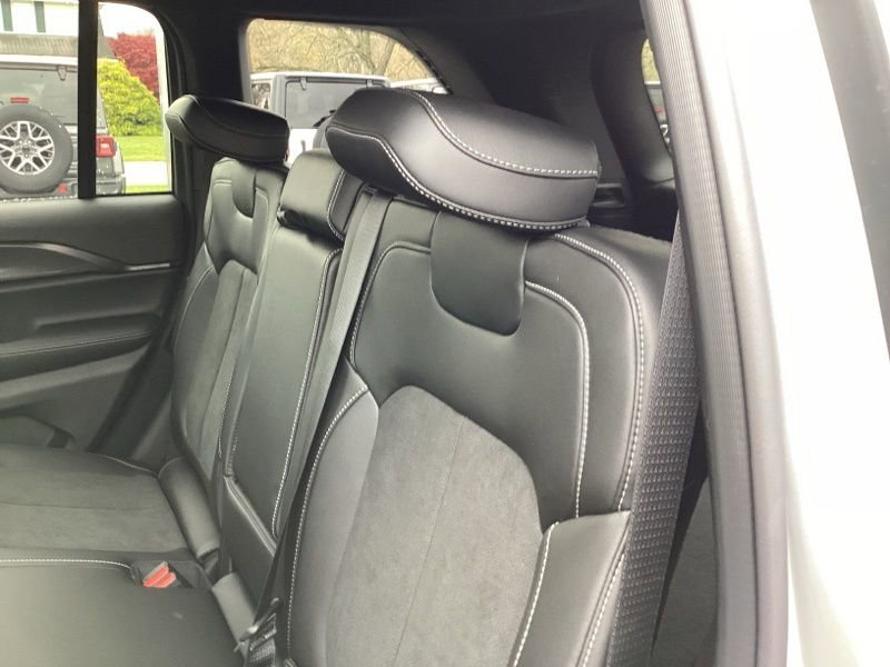 New 2025 Jeep Grand Cherokee Altitude AWD/4WD image 20