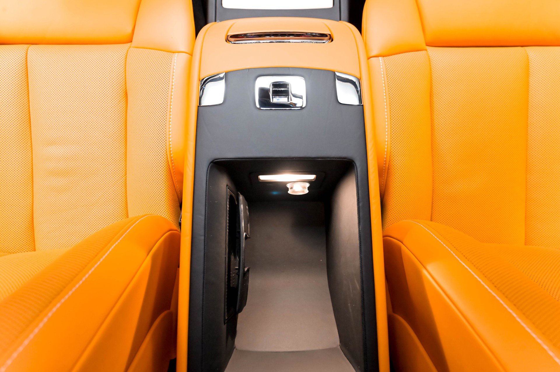 Used 2022 Rolls-Royce Phantom Sedan w/ The Phantom Package RWD image 42