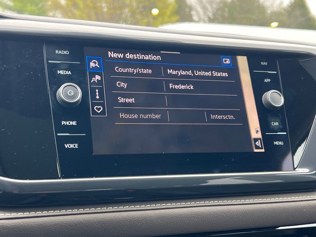 Used 2024 Volkswagen Taos SEL image 25