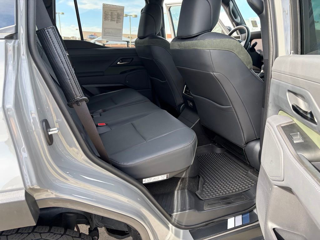 Used 2025 Lexus GX 550 AWD/4WD image 18