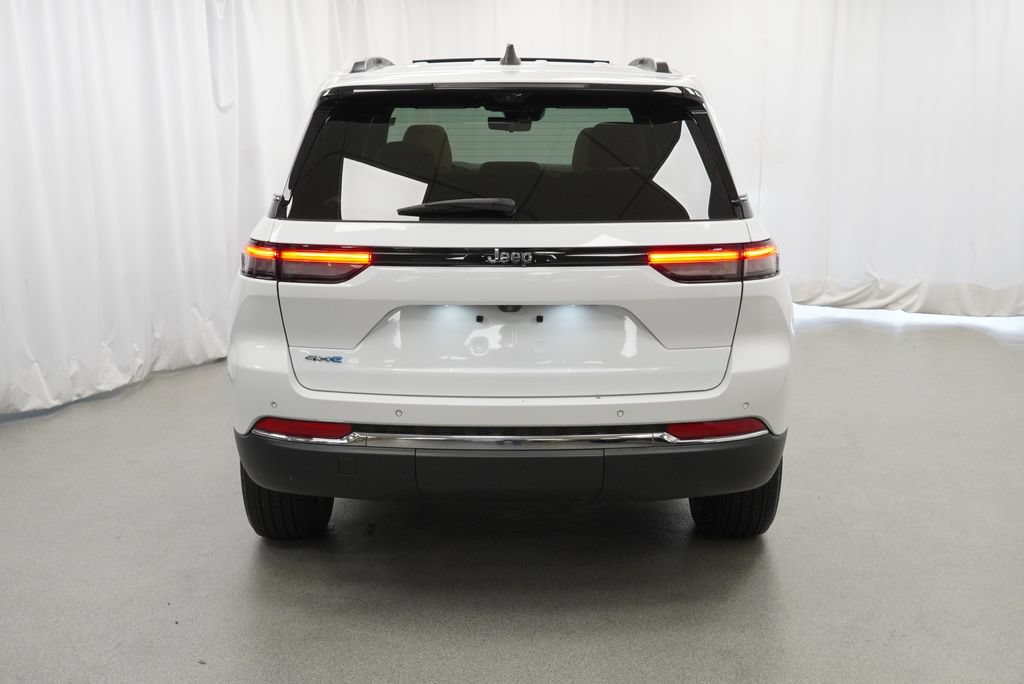 Certified 2022 Jeep Grand Cherokee Limited 4xe w/ Luxury Tech Group II AWD/4WD image 11