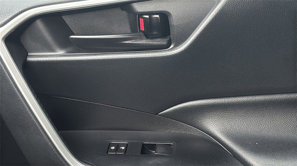 Used 2022 Toyota RAV4 LE image 29