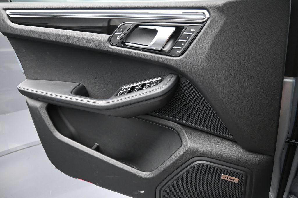 Certified 2026 Porsche Macan AWD/4WD image 23