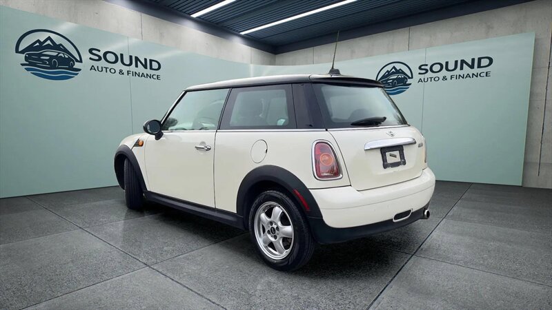 Used 2010 MINI Cooper Hardtop FWD image 3