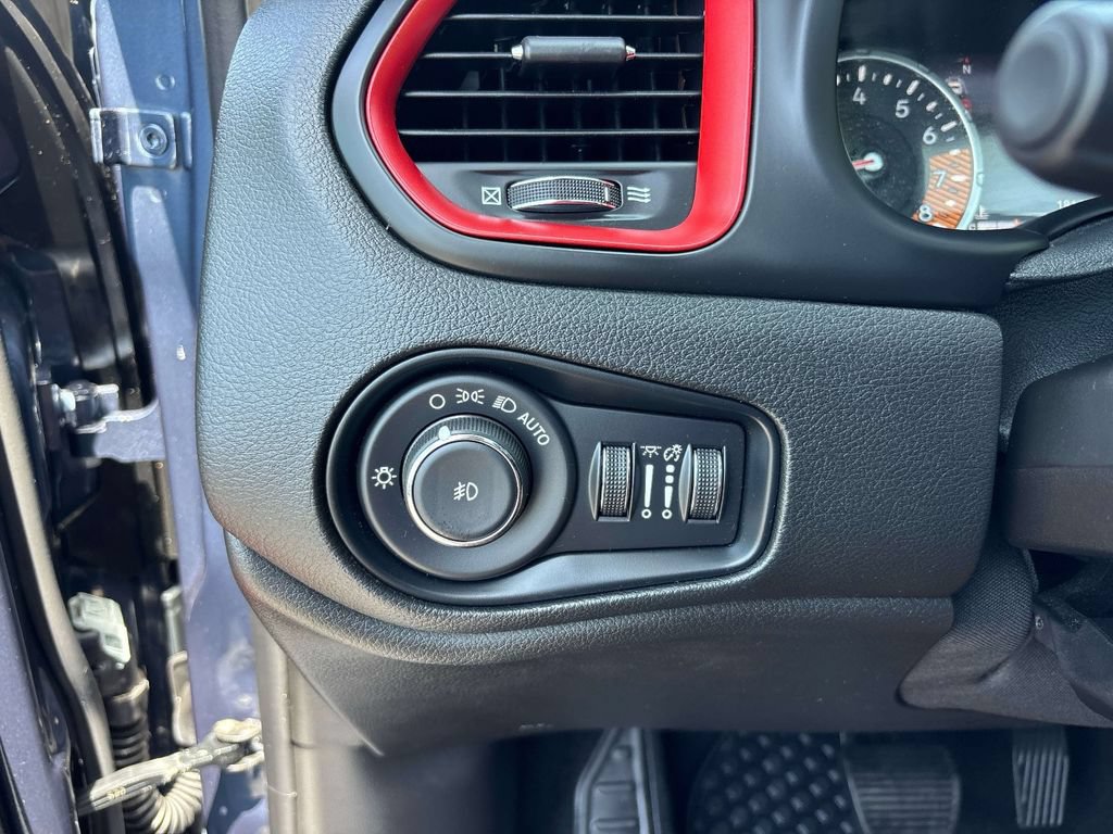Used 2022 Jeep Renegade Trailhawk w/ Sun/Sound Group AWD/4WD image 18