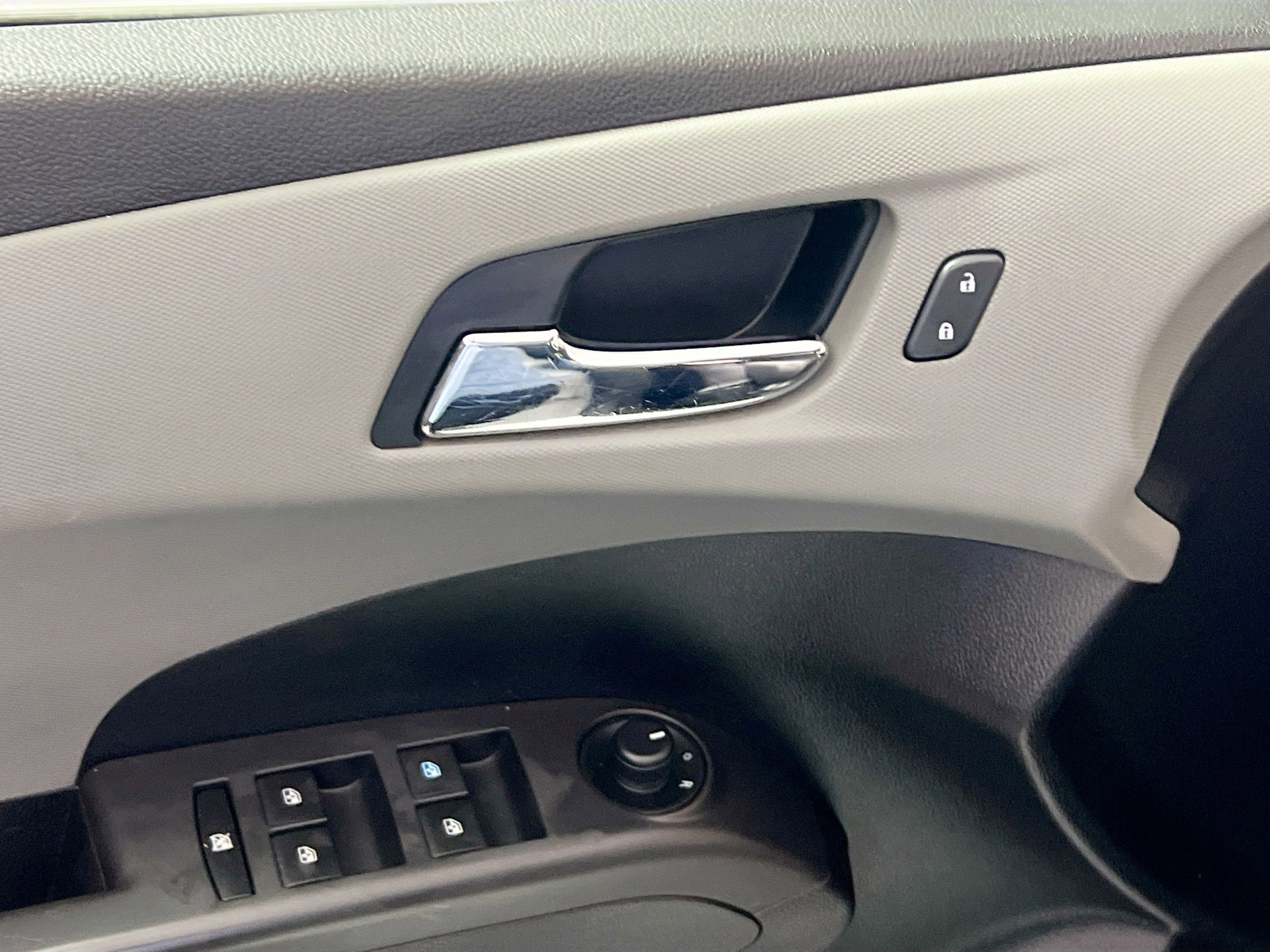 Used 2014 Chevrolet Sonic LTZ image 16