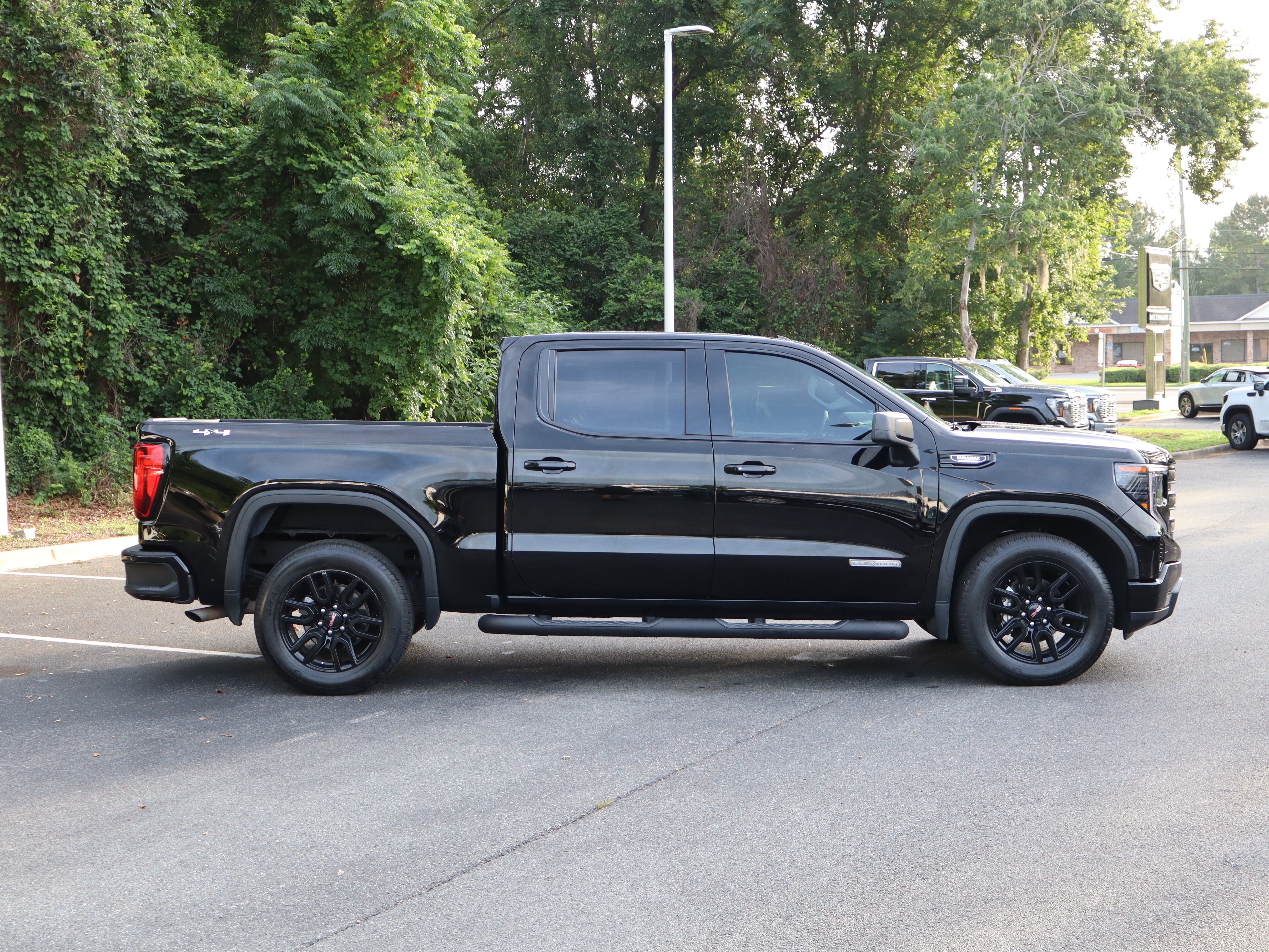 Used 2023 GMC Sierra 1500 Elevation AWD/4WD image 10