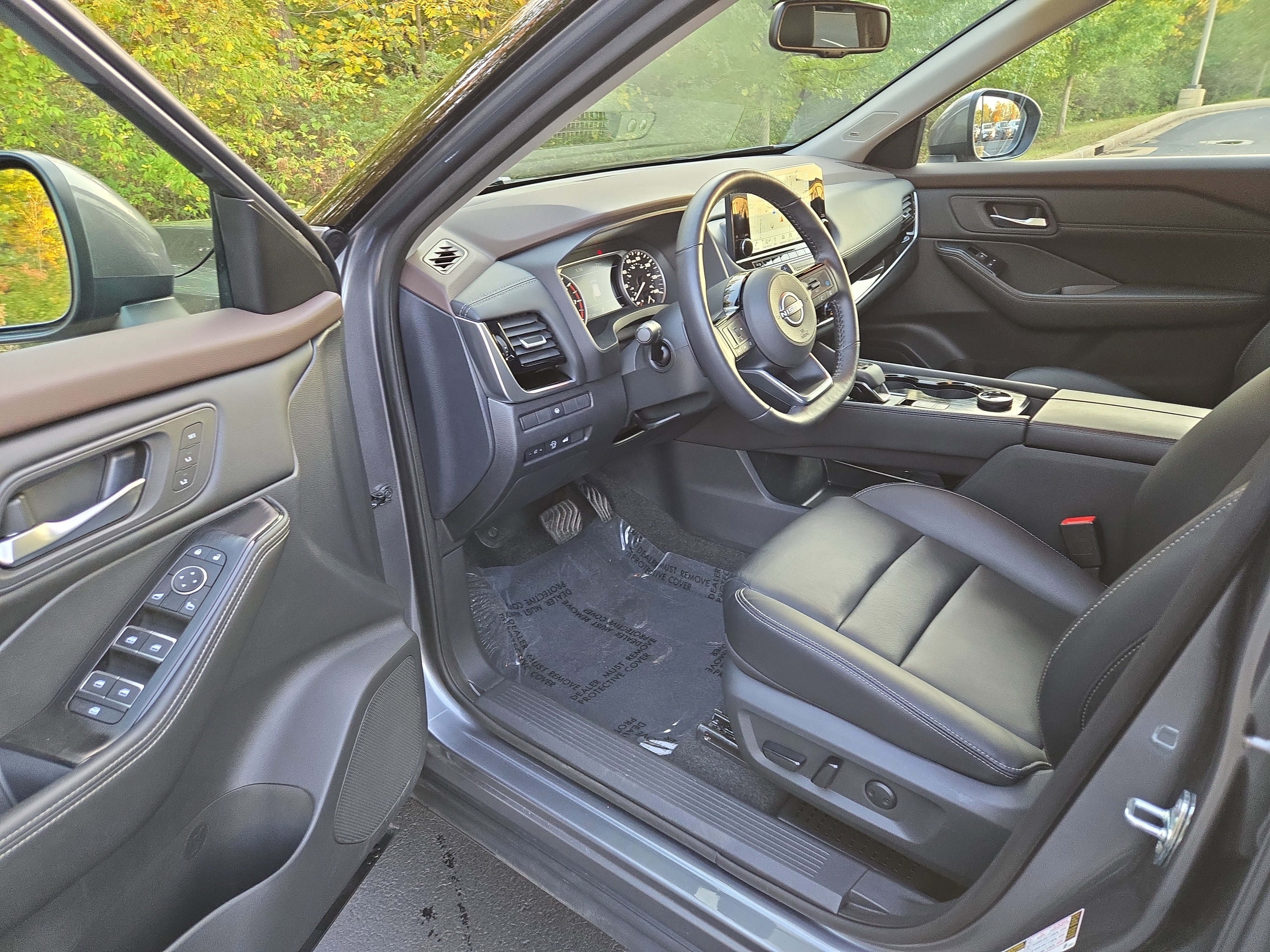 Used 2023 Nissan Rogue SL w/ SL Premium Package image 12