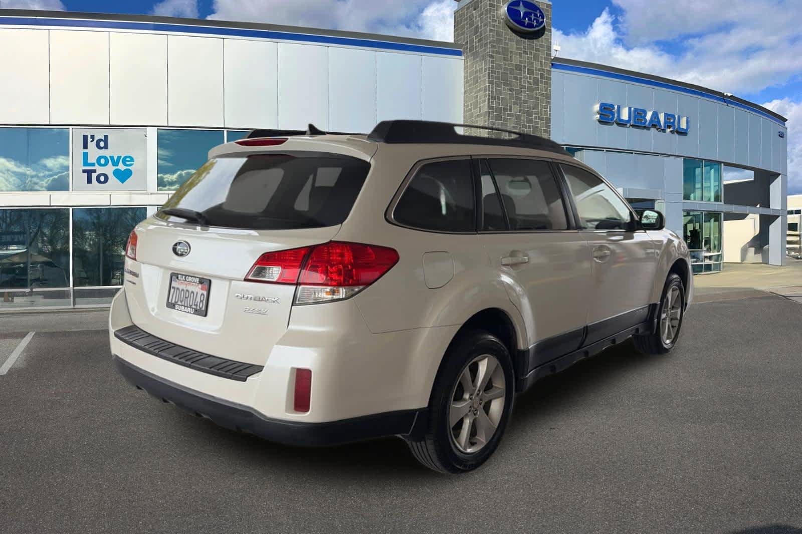 Used 2014 Subaru Outback 2.5i Premium AWD/4WD image 2